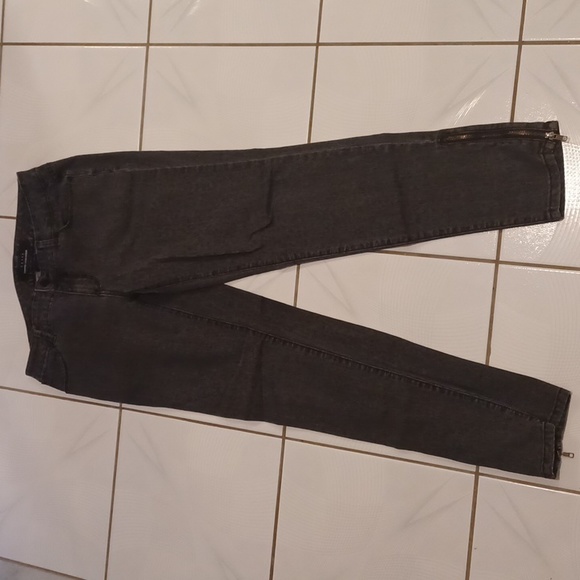 4/$60 Black Leopard Print Skinny Jeans - Size 6/32 - Picture 2 of 8